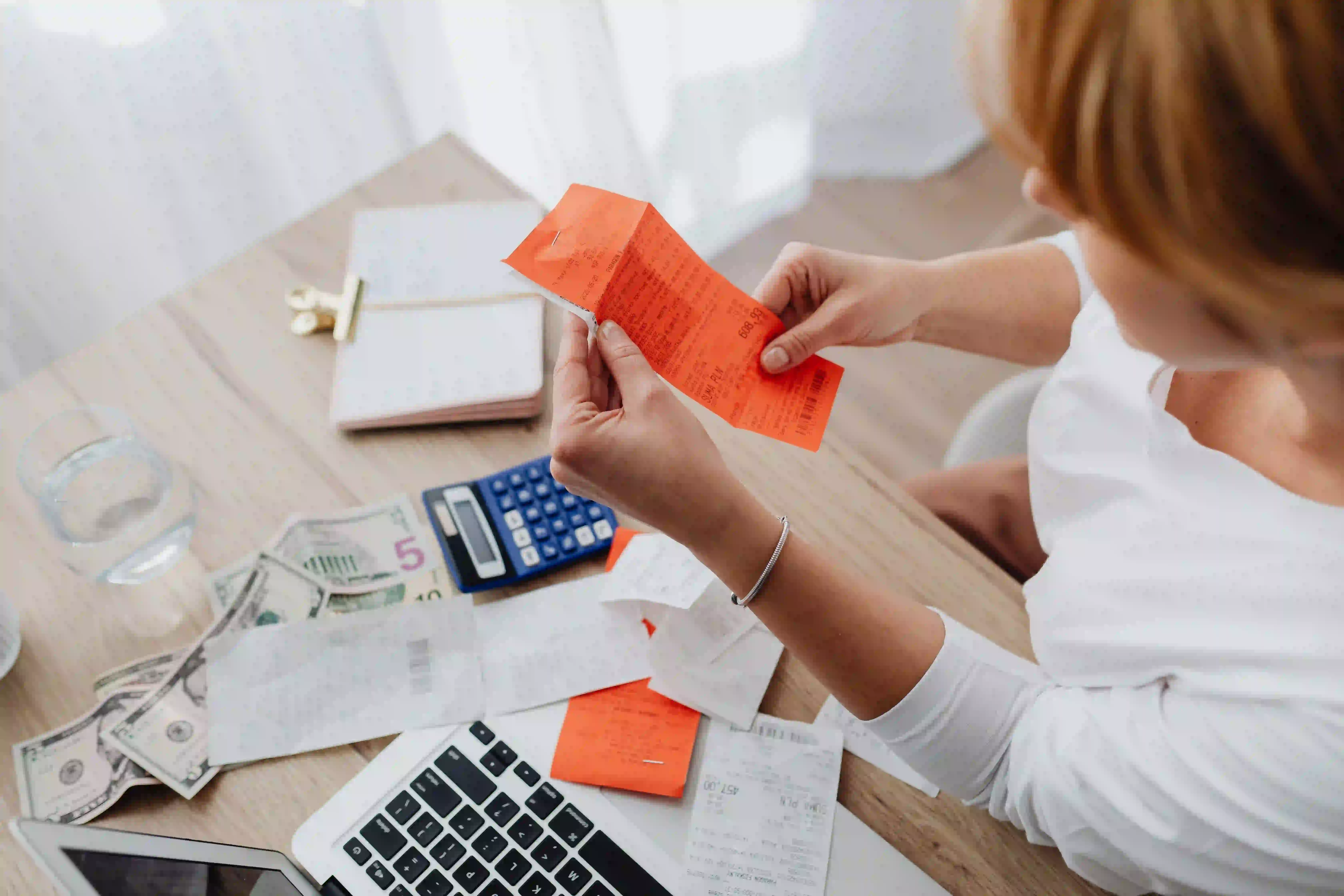 How to create a monthly budget